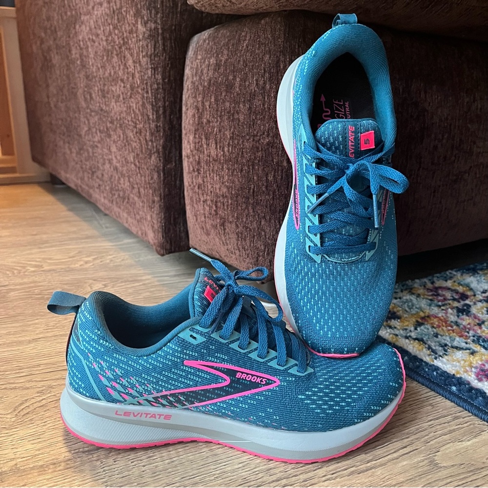 Brooks Women's Levitate 5 Running Shoes